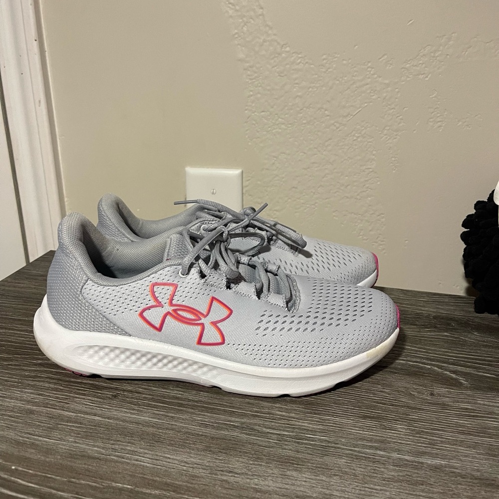 Under Armour Light Gray Sneakers with Pink Logo